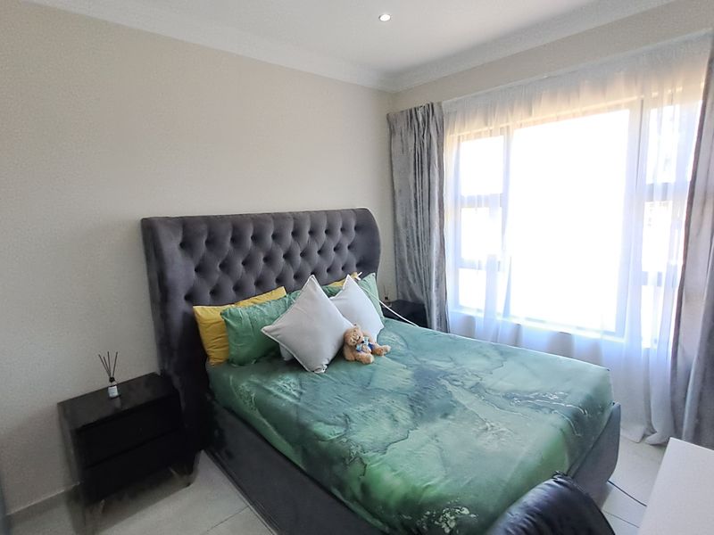 Stylish New 3 Bedroom Home Offering Comfort & Convenience - Photo 7