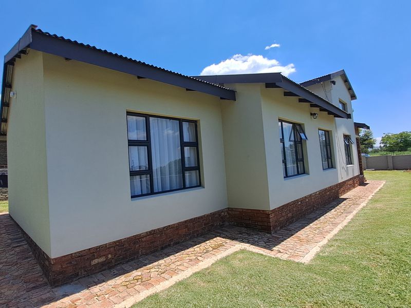 Stylish New 3 Bedroom Home Offering Comfort & Convenience - Photo 5