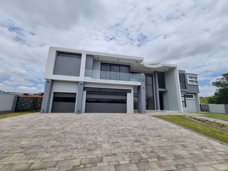 Brand new Stylish Architectural Showpiece!! - Photo 3