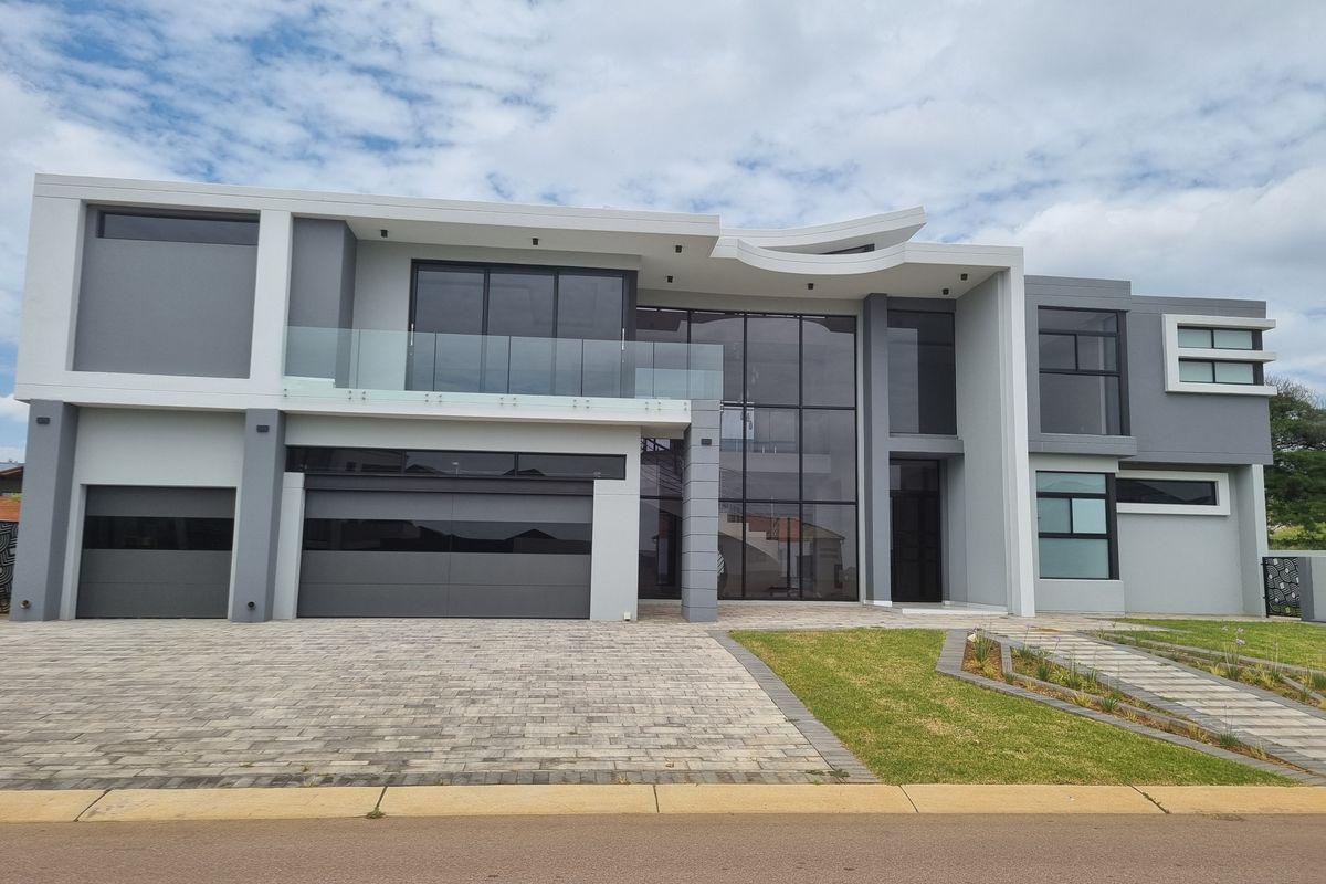 Brand new Stylish Architectural Showpiece!! - Photo 2