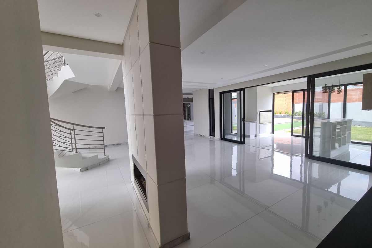 Brand new Stylish Architectural Showpiece!! - Photo 4