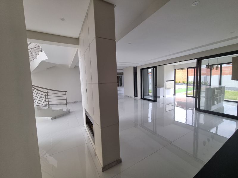 Brand new Stylish Architectural Showpiece!! - Photo 4