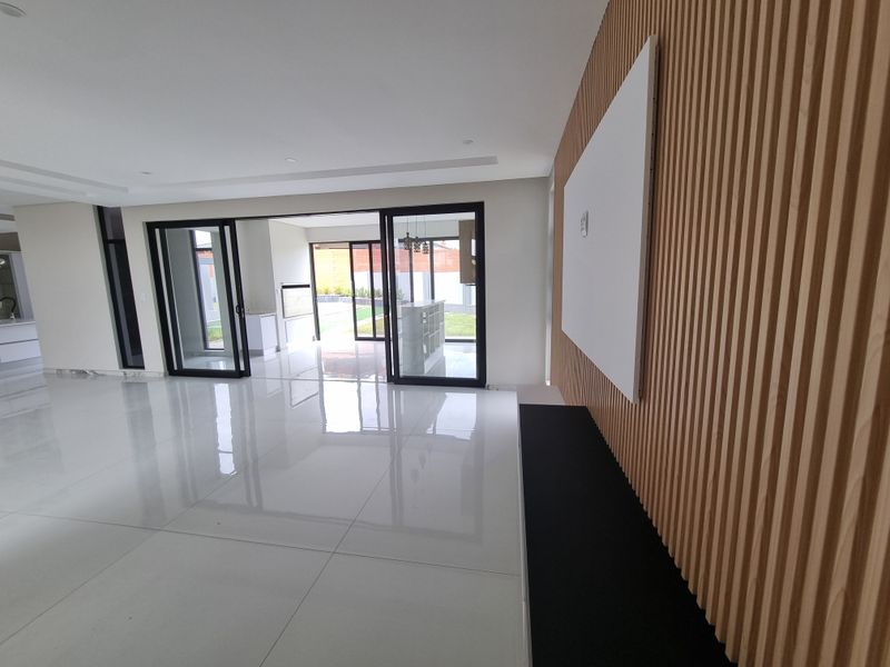 Brand new Stylish Architectural Showpiece!! - Photo 10