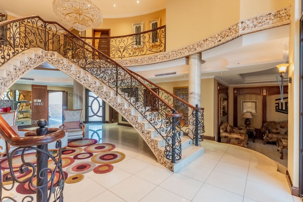 A CROWN JEWEL MANSION AWAITS ITS NEW ROYALTY! - Photo 5