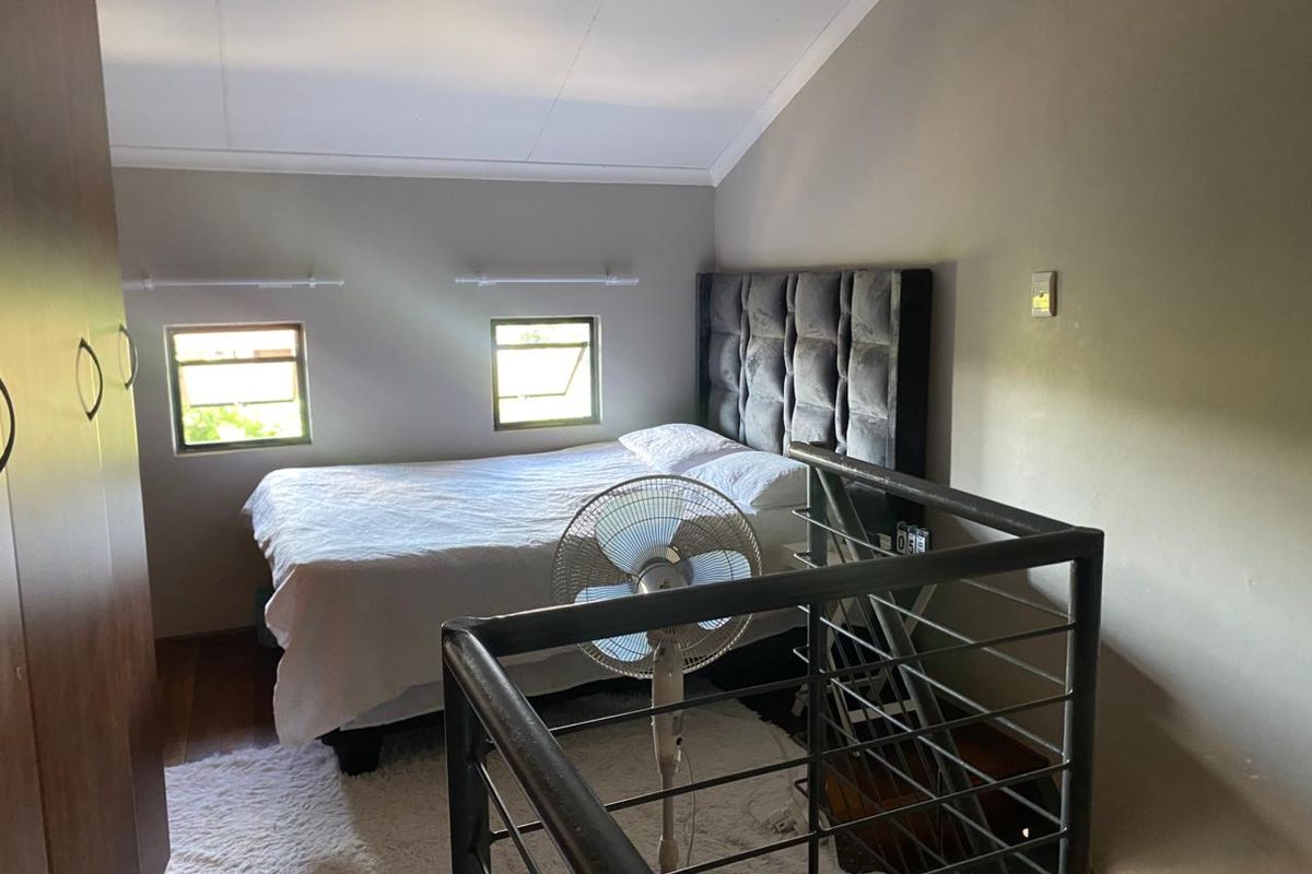 Modern Loft Apartment with Balcony Views in Dassierand - Photo 4