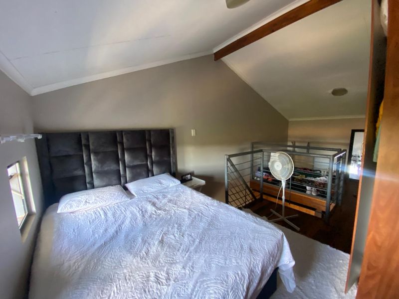 Modern Loft Apartment with Balcony Views in Dassierand - Photo 5