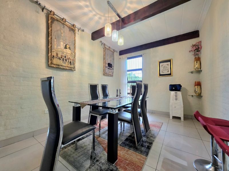 Stunning, Move in Ready home in the heart of Athlone Park!! - Photo 5