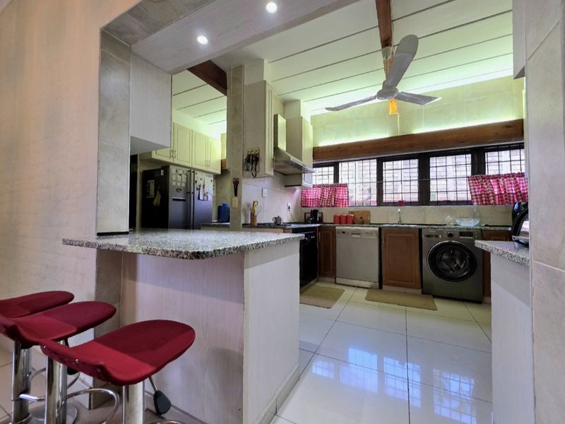 Stunning, Move in Ready home in the heart of Athlone Park!! - Photo 4