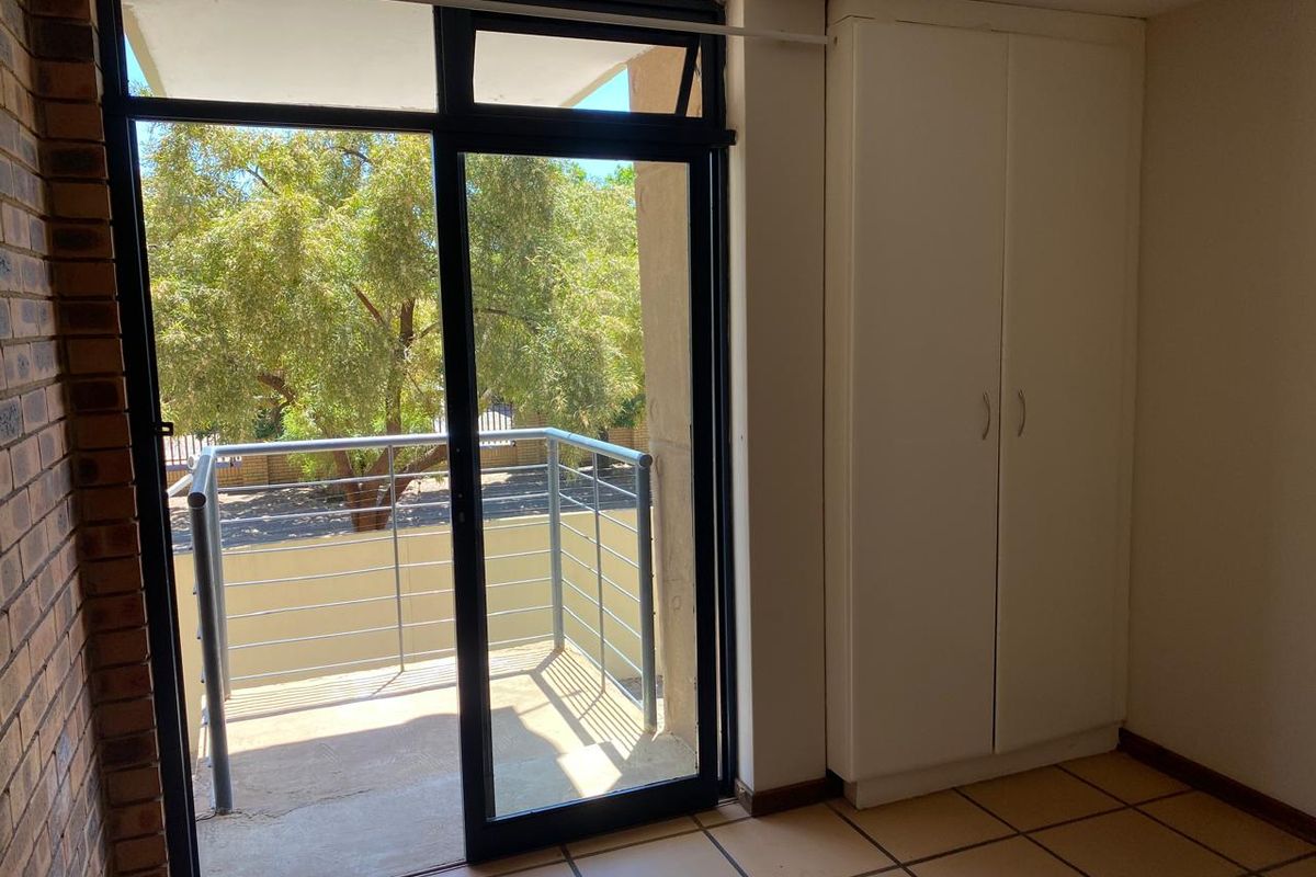 Neat 1st-Floor Bachelor Unit with Balcony - Photo 2