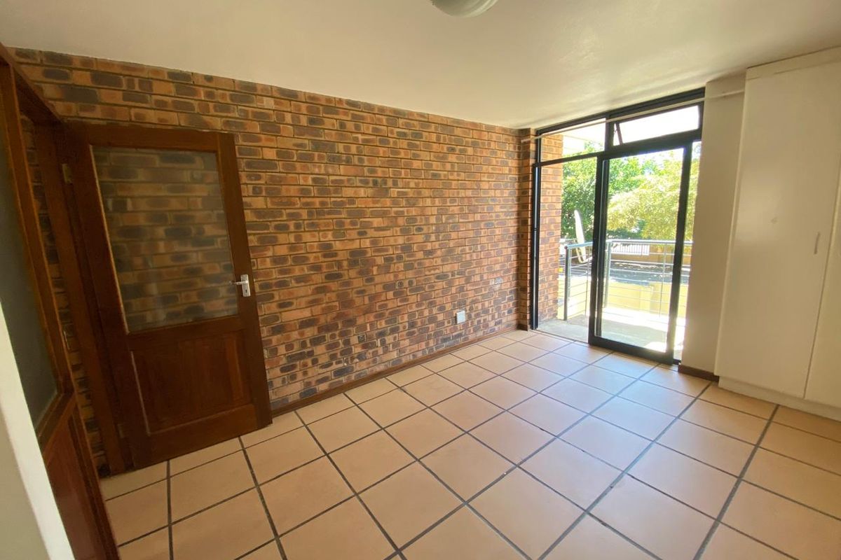 Neat 1st-Floor Bachelor Unit with Balcony - Photo 4