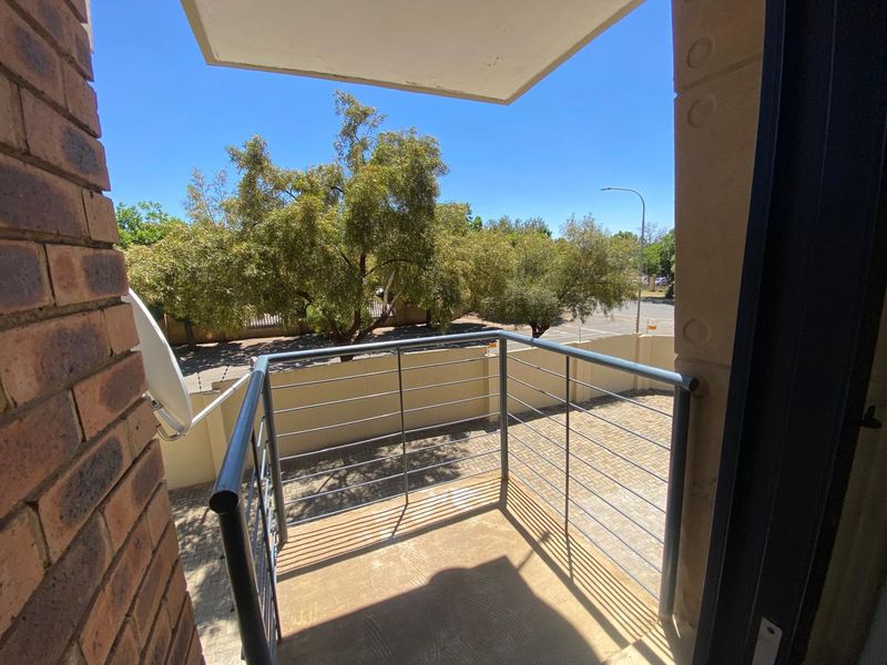 Neat 1st-Floor Bachelor Unit with Balcony - Photo 9