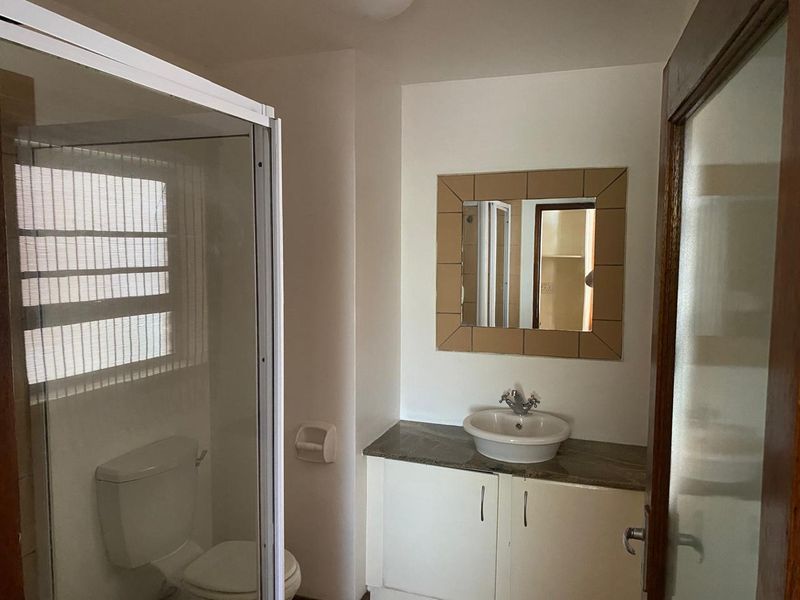 Neat 1st-Floor Bachelor Unit with Balcony - Photo 8