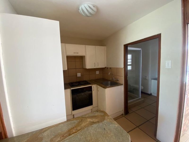 Neat 1st-Floor Bachelor Unit with Balcony - Photo 6