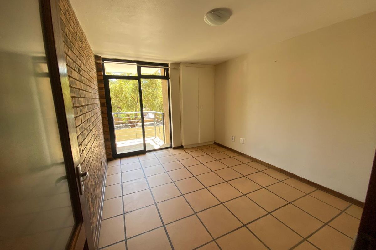 Neat 1st-Floor Bachelor Unit with Balcony - Photo 5