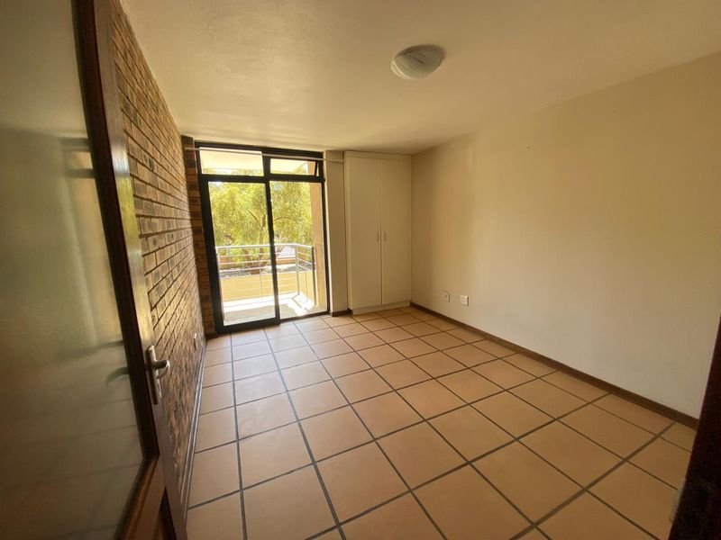 Neat 1st-Floor Bachelor Unit with Balcony - Photo 5