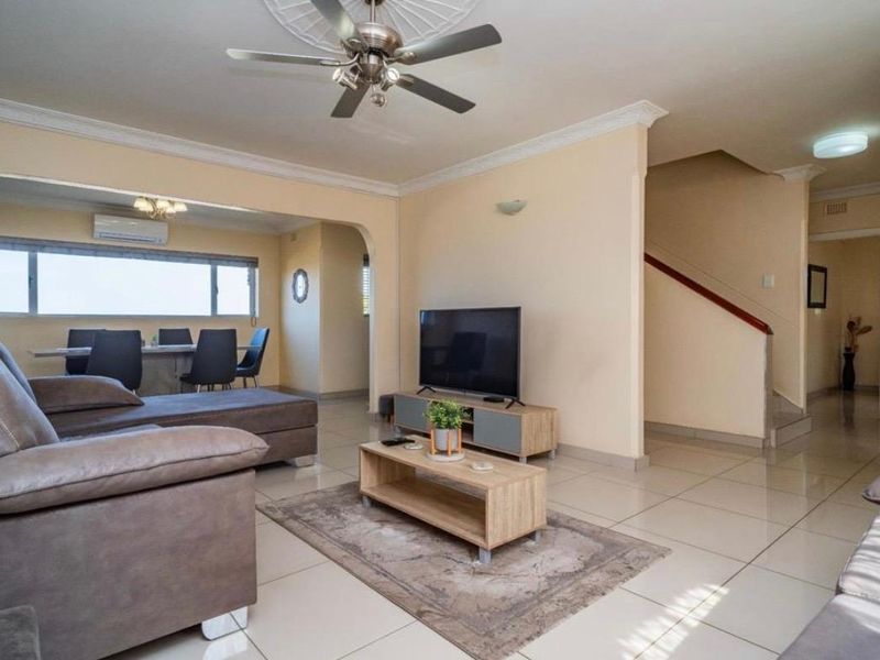 Stunning Face Brick Home with Golf Course Views  Bluff - Photo 7