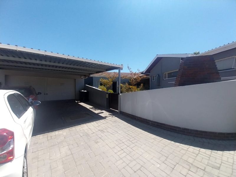 Charming Home in a Quiet Robertson Neighbourhood - Photo 4