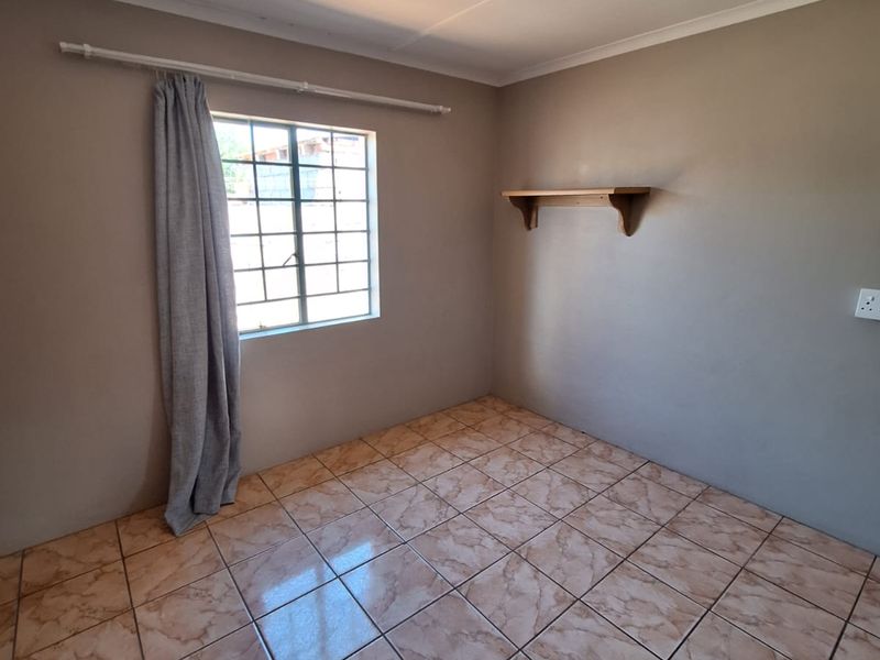 Bachelor Flat to let in Victoria Park - Photo 3