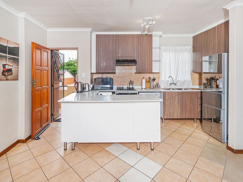 3 Bed 1 Bath 1st Floor Unit For A Bargain - Photo 4