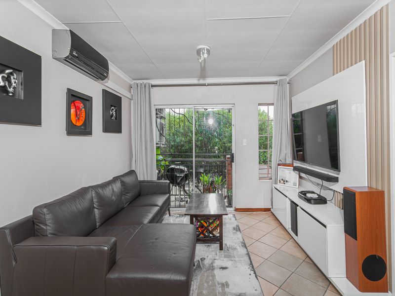 3 Bed 1 Bath 1st Floor Unit For A Bargain - Photo 9