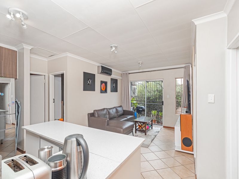 3 Bed 1 Bath 1st Floor Unit For A Bargain - Photo 7