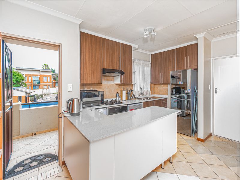 3 Bed 1 Bath 1st Floor Unit For A Bargain - Photo 6