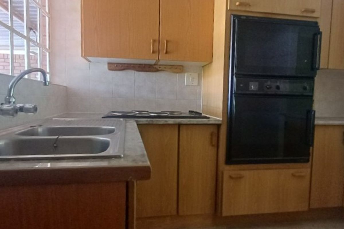 UNIT IN RETIREMENT VILLAGE. - Photo 4