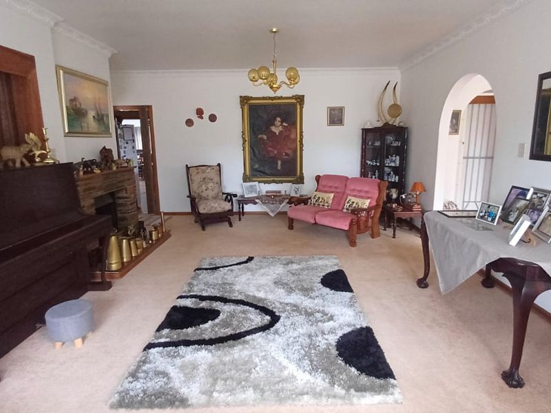 Beautiful large family home for sale in Vanes, Uitenhage. - Photo 7