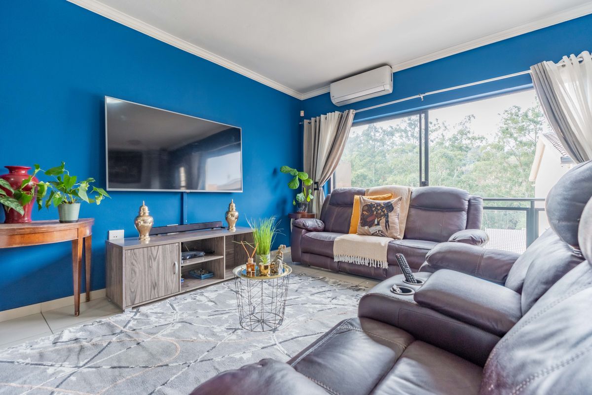 Contemporary Pet-friendly Townhouse in Serene Eco-Estate! - Photo 3