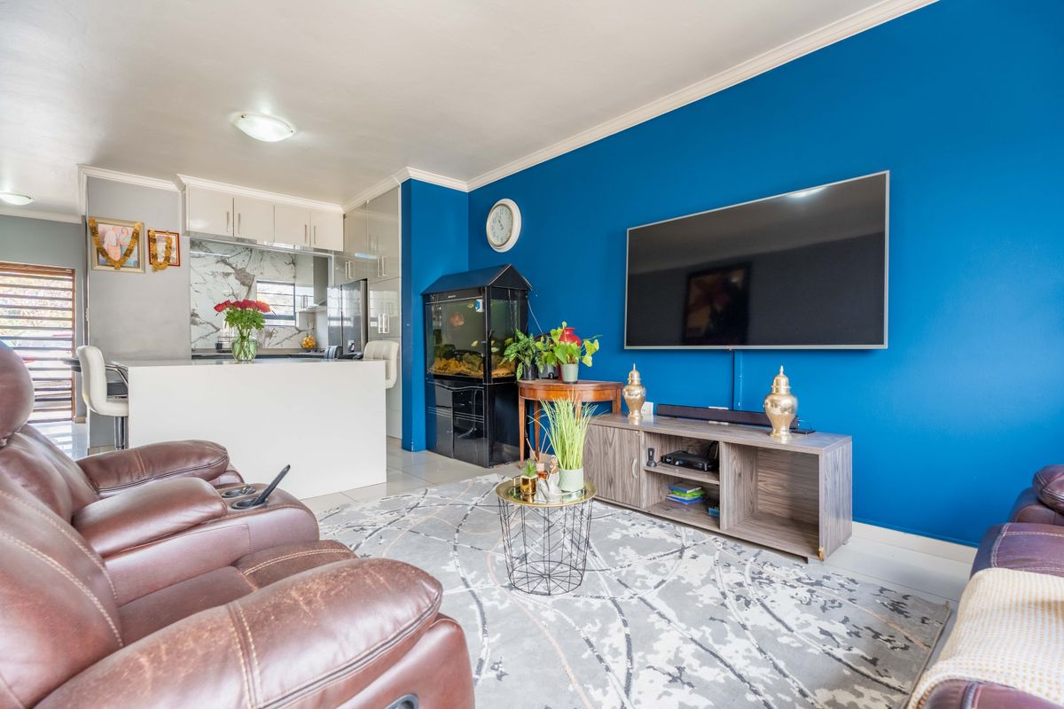 Contemporary Pet-friendly Townhouse in Serene Eco-Estate! - Photo 4