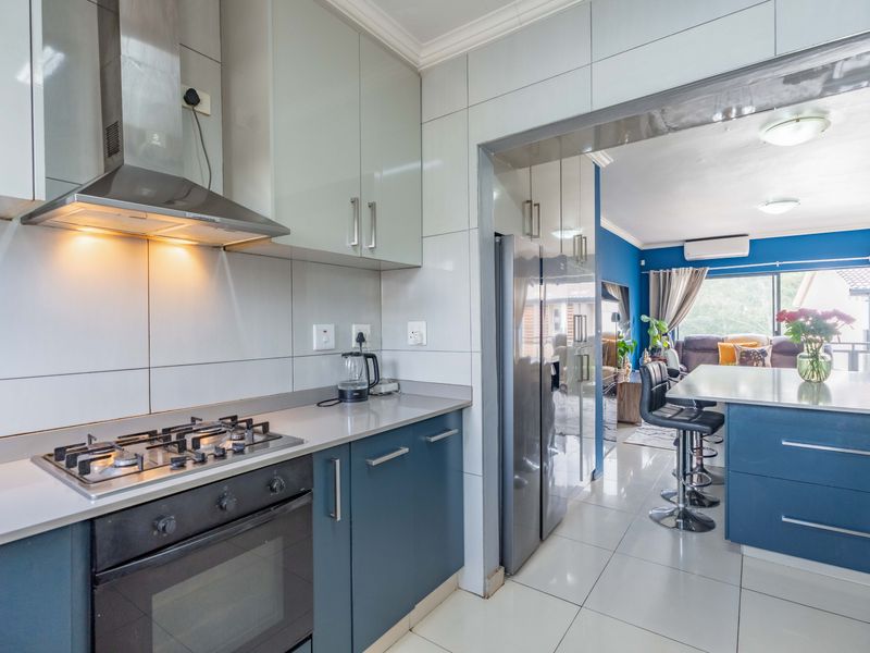 Contemporary Pet-friendly Townhouse in Serene Eco-Estate! - Photo 8