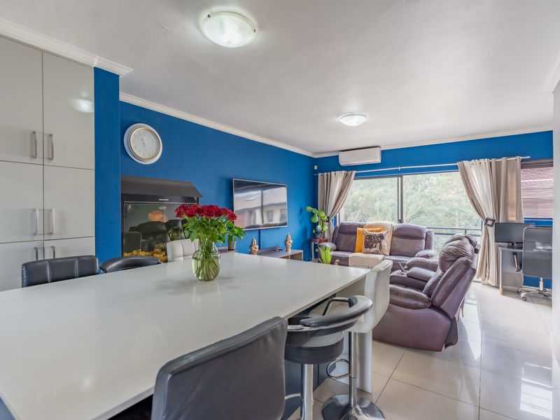 Contemporary Pet-friendly Townhouse in Serene Eco-Estate! - Photo 2