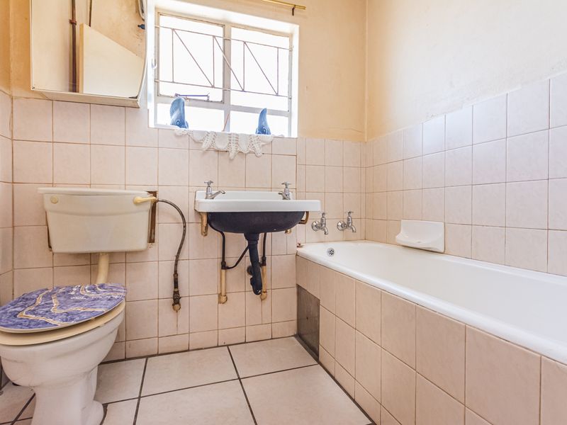 3-Bedroom Townhouse With Loft For Sale in Krugersdorp North - Photo 10