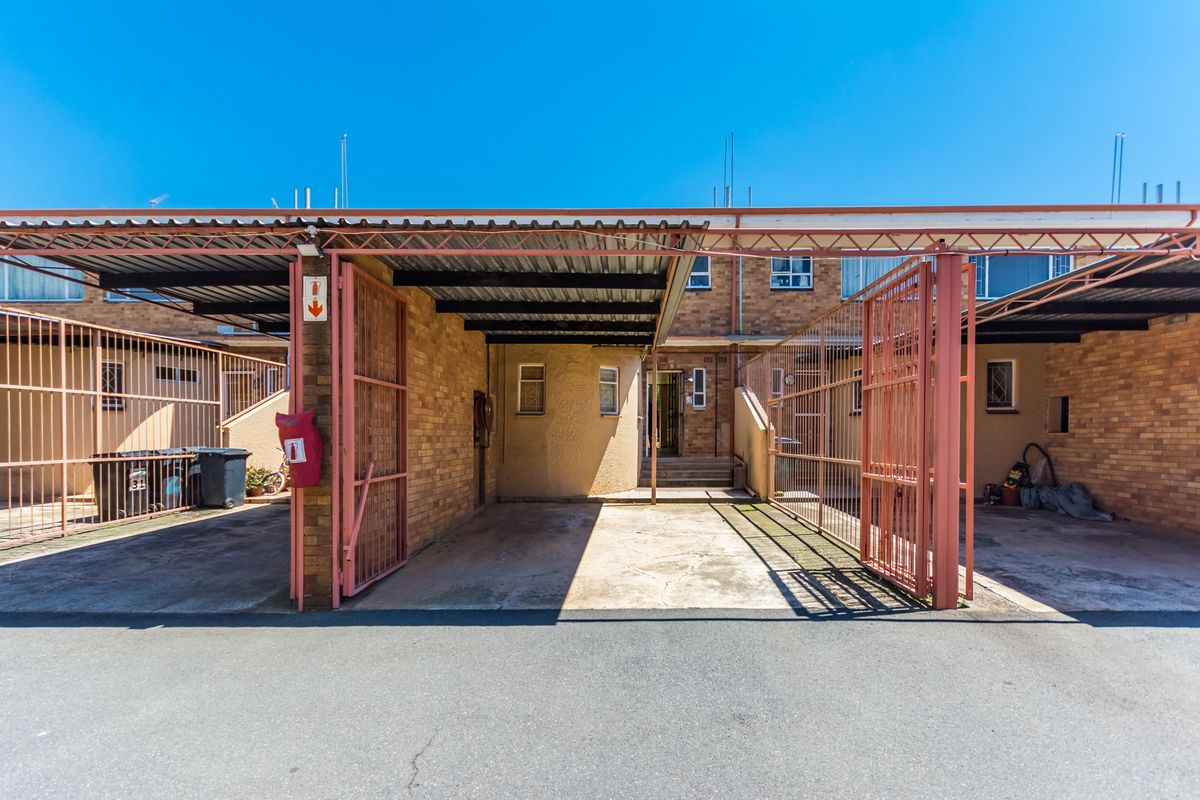 3-Bedroom Townhouse With Loft For Sale in Krugersdorp North - Photo 2