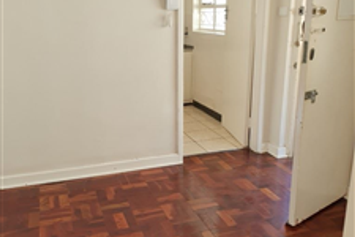 One bedroom  with Lock up  Garage Glenwood-Investors - Photo 4