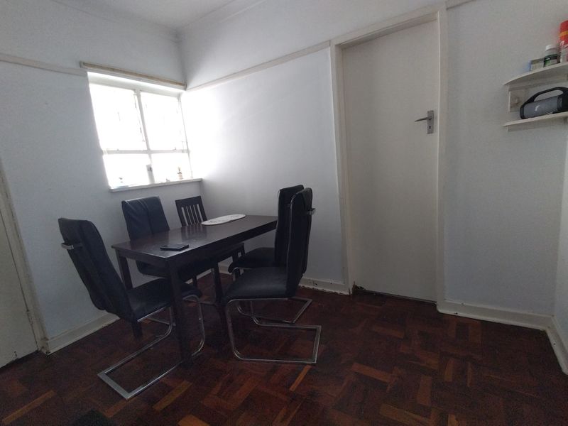 One bedroom  with Lock up  Garage Glenwood-Investors - Photo 2