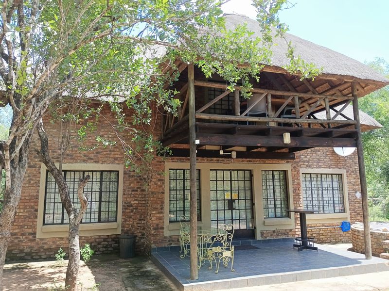 Charming 3-bedroom house for sale in Marloth Park – your perfect getaway in nature's paradise await - Photo 2