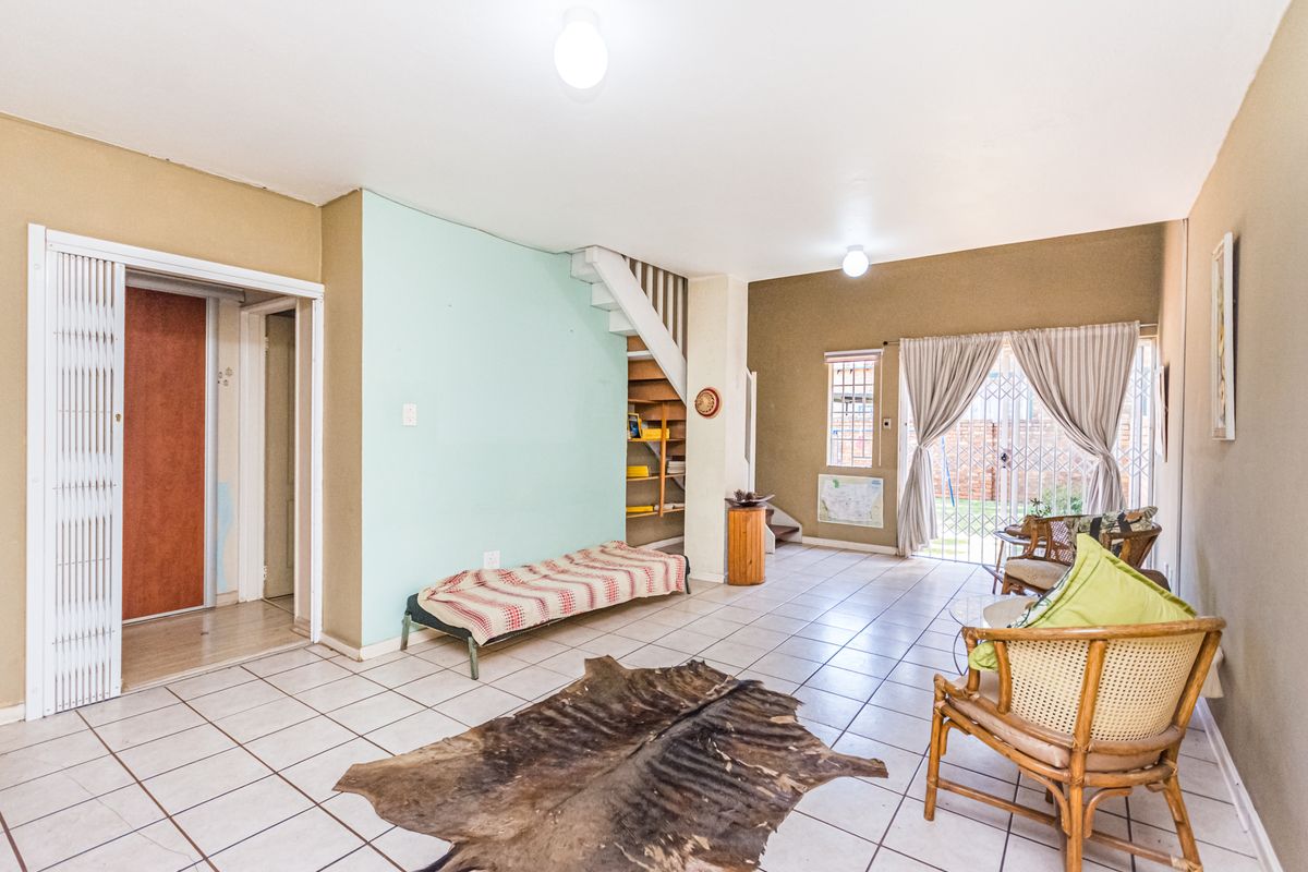 3 Bedroom Duplex for sale in die Hoewes - Photo 3