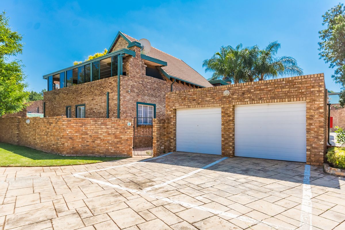 3 Bedroom Duplex for sale in die Hoewes - Photo 2