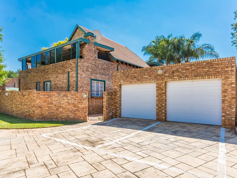 3 Bedroom Duplex for sale in die Hoewes - Photo 2