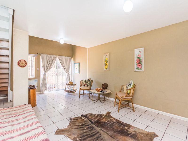 3 Bedroom Duplex for sale in die Hoewes - Photo 4