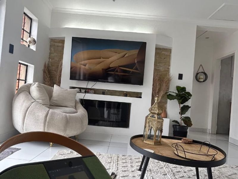 Fully Renovated 3-Bedroom Apartment – Move-In Ready & Under R800k - Photo 5