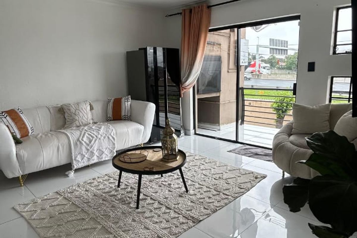 Fully Renovated 3-Bedroom Apartment – Move-In Ready & Under R800k - Photo 3