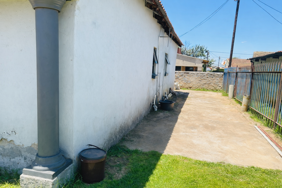 Fresh, Modern & Renovated Home in the Right Location - Photo 5