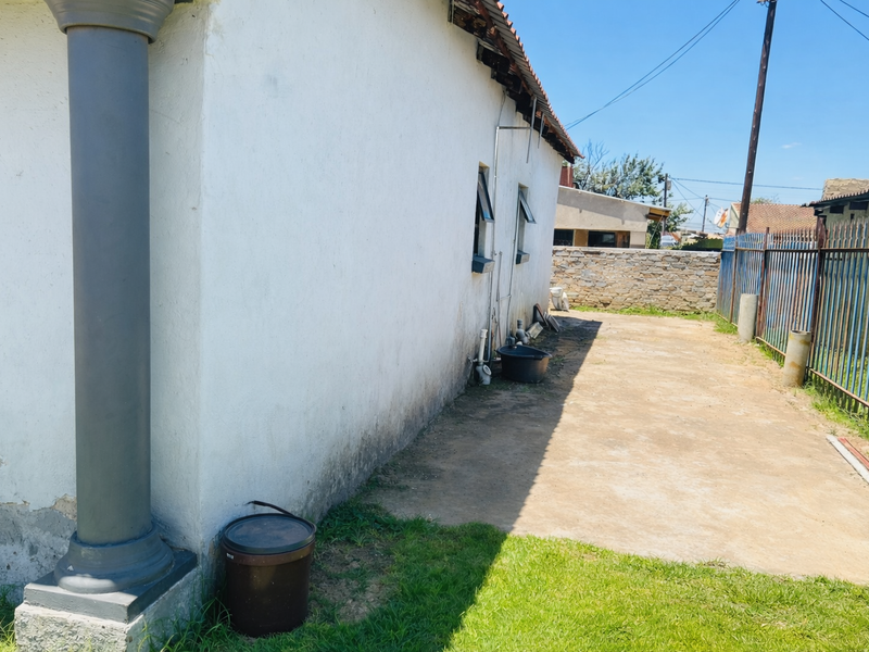 Fresh, Modern & Renovated Home in the Right Location - Photo 5