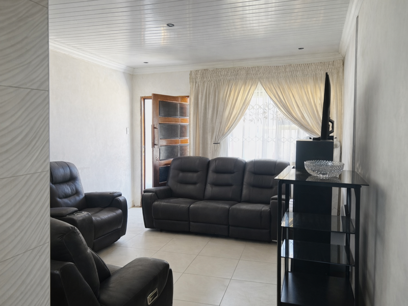 Fresh, Modern & Renovated Home in the Right Location - Photo 6