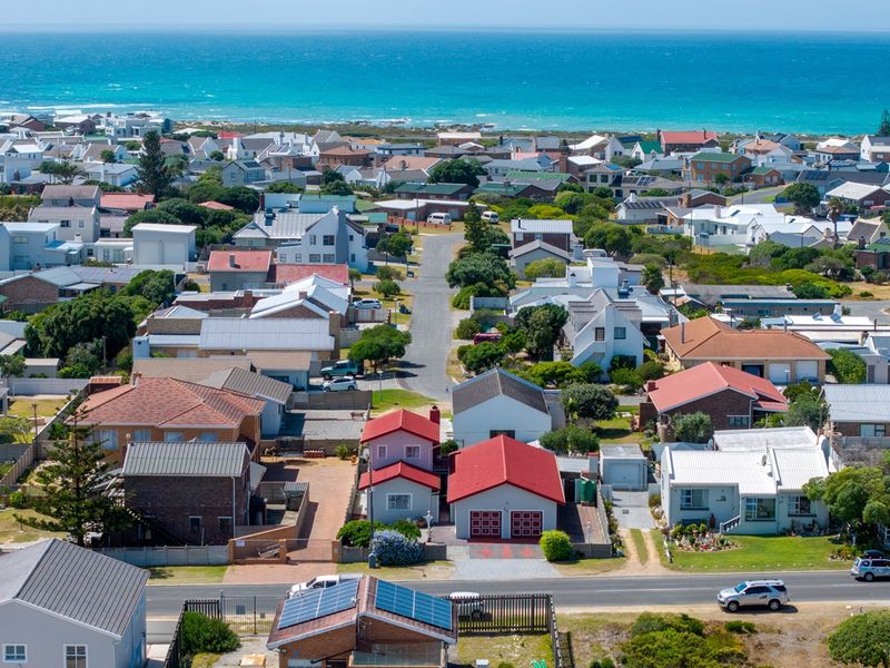 Spacious Coastal Living Within Walking Distance to Beach - Photo 5