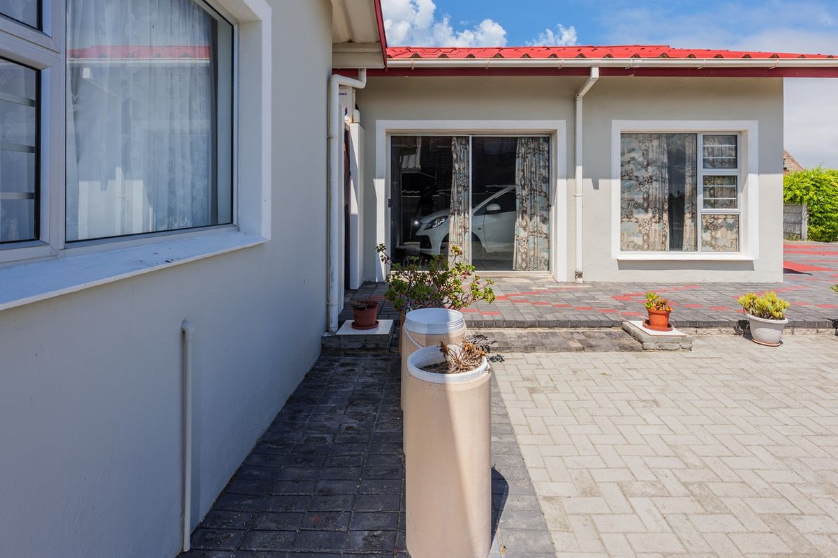 Spacious Coastal Living Within Walking Distance to Beach - Photo 4