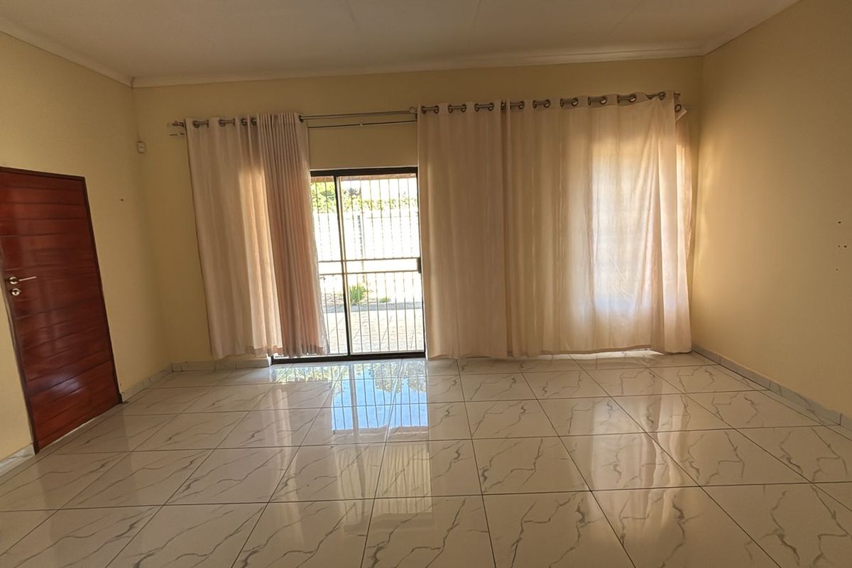 Charming Family Home in a Lovely Suburb - Photo 4