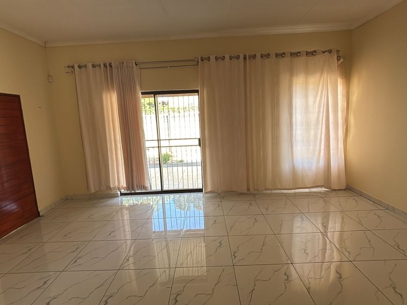 Charming Family Home in a Lovely Suburb - Photo 4